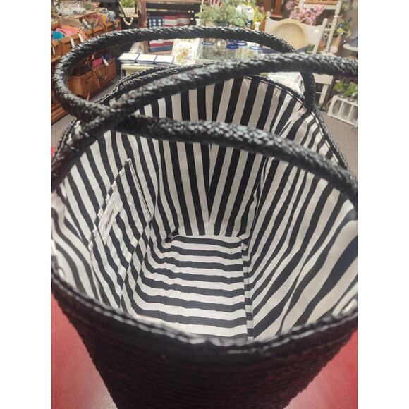 Worthington Black Rafia Tote with white stars and pinstripe interier - Picture 2 of 5